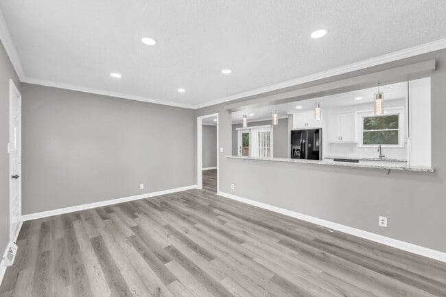 Photo - Wonderful 3 bed 2 bath with a modern interior