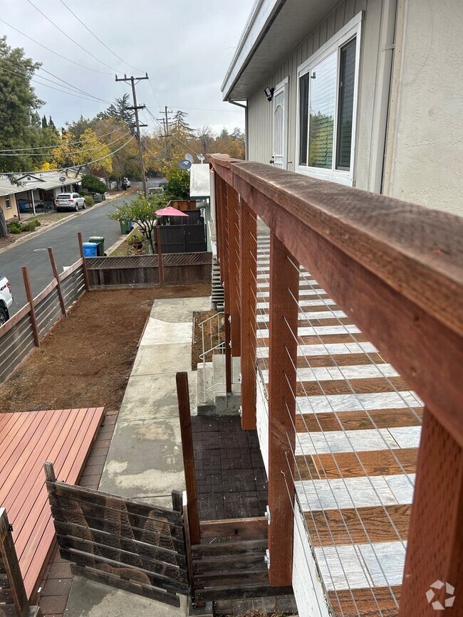 Building Photo - Spacious 2 bedroom 1 bathroom in the beaut... Rental