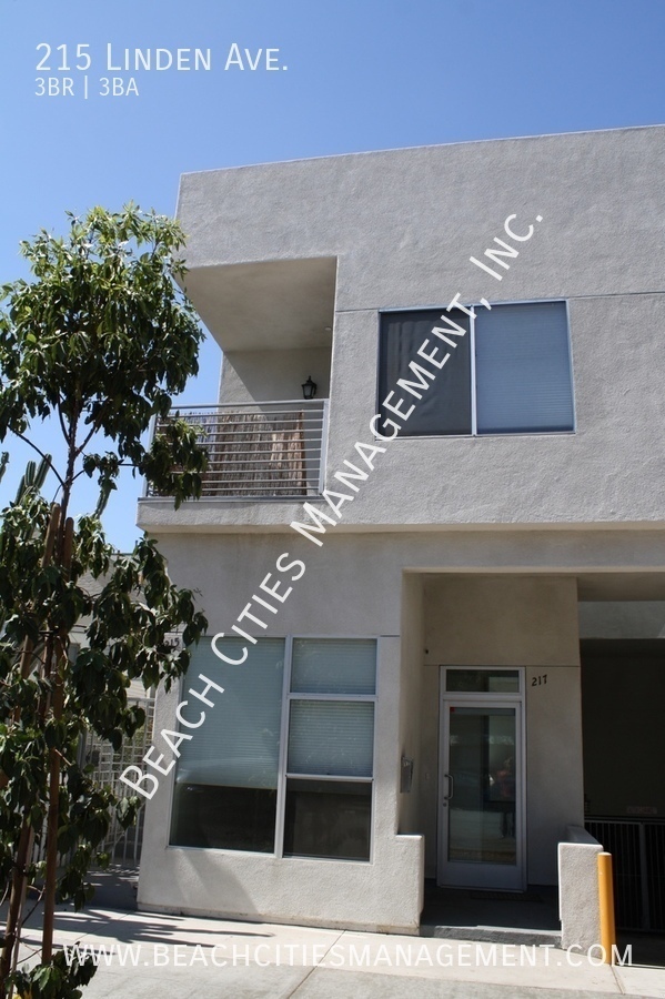 3 Bedroom Townhome. 3 Levels of contempora... - 3 Bedroom Townhome. 3 Levels of contempora...