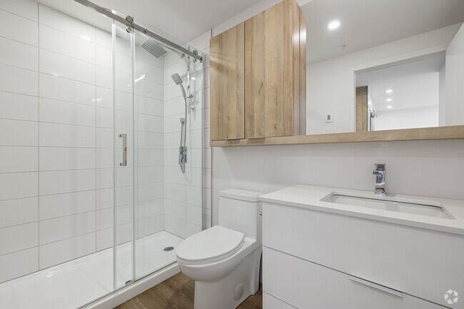1BR, 1BA - 697SF - Bathroom - Gest Sur Gouin