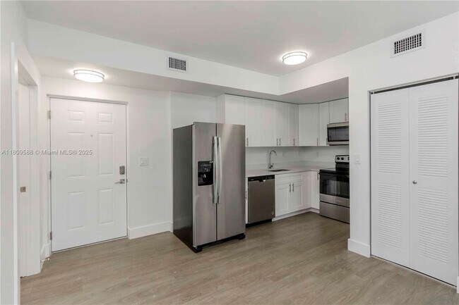 Photo - 1620 NW 18th St Unit 202