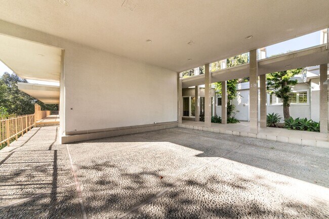 Photo - Alto Cedro Estate Lease