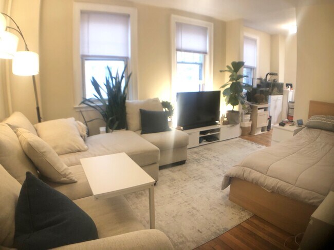 Building Photo - 48 Strathmore Rd Unit 24