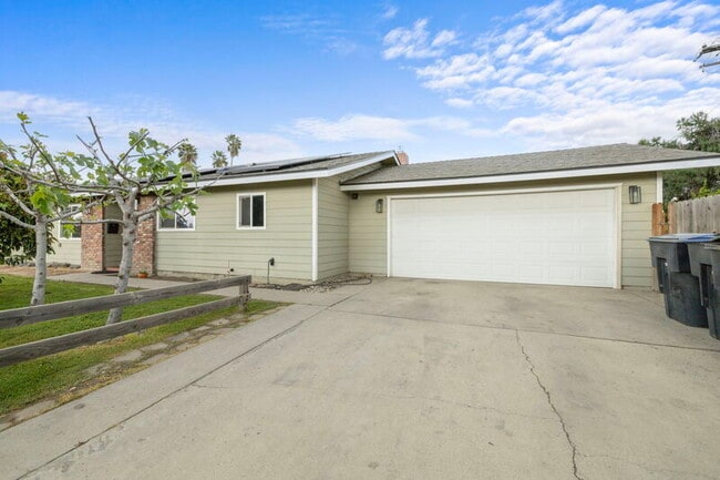 Photo - 1212 S Demaree St