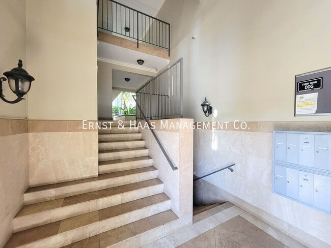 Photo - 421 W 6th St Unidad #103
