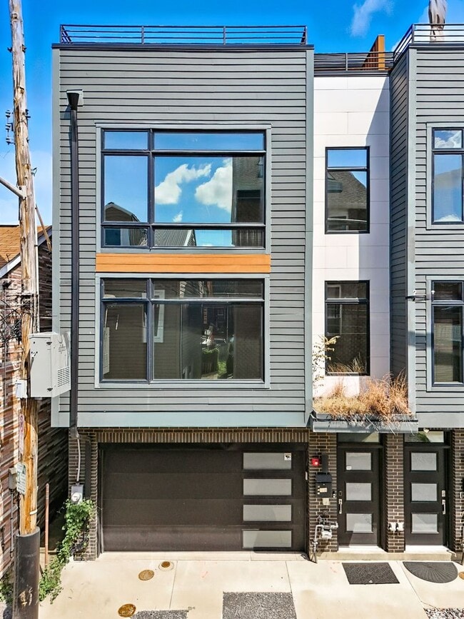 Photo - Stunning 3 Bed, 3 Bathroom Rental in the S...