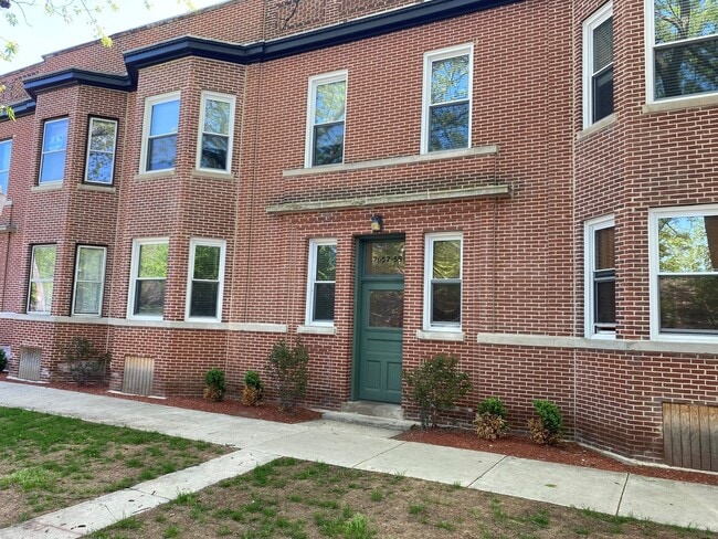 Building Photo - 7057 N Ravenswood Ave Unit 2 Rental
