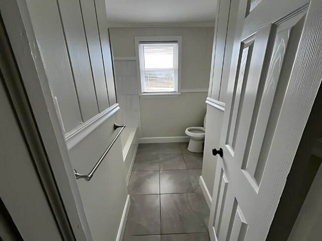 Photo - Walk to the Beach! Unfurnished, 2 Bedroom,...