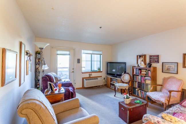 1HAB, 1BA - 600 ft² - Elms Retirement Center