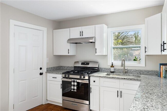 Photo - 1338 Elizabeth Ave SW