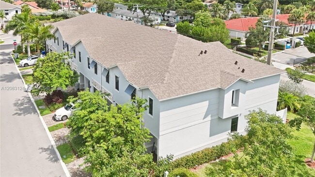 926 NW 3rd Ter