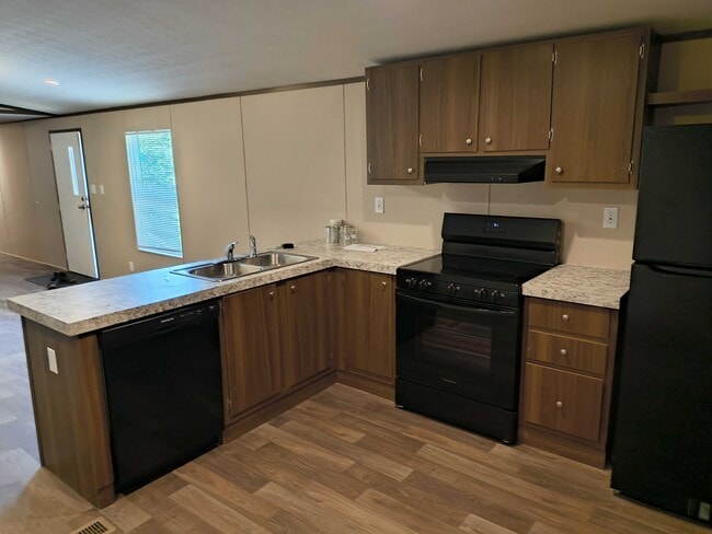 Photo - 112 Southlake Dr.