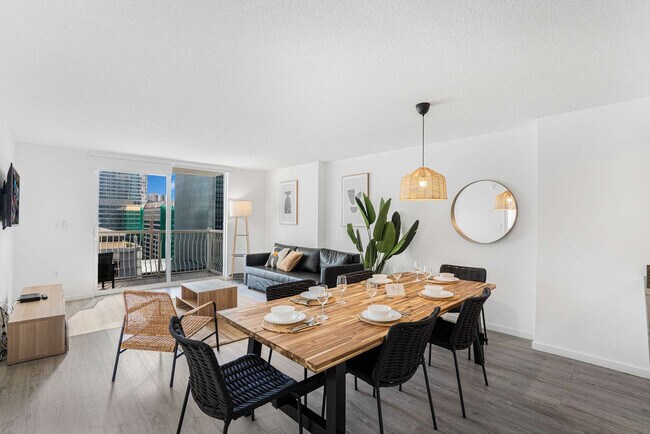 Photo - 1 SE 12th St Unidad FL17-ID1038995P