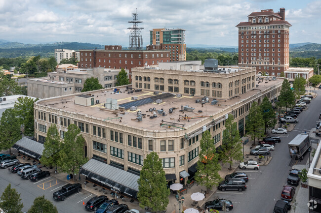 Building Photo - Residences at Grove Arcade Rental