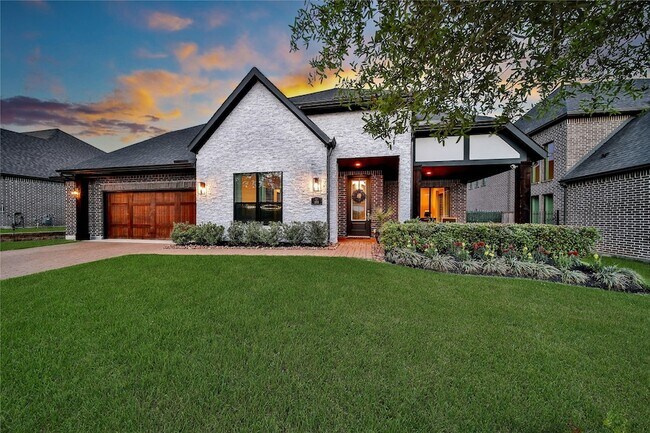 Photo - 1015 Oak Briar Ln