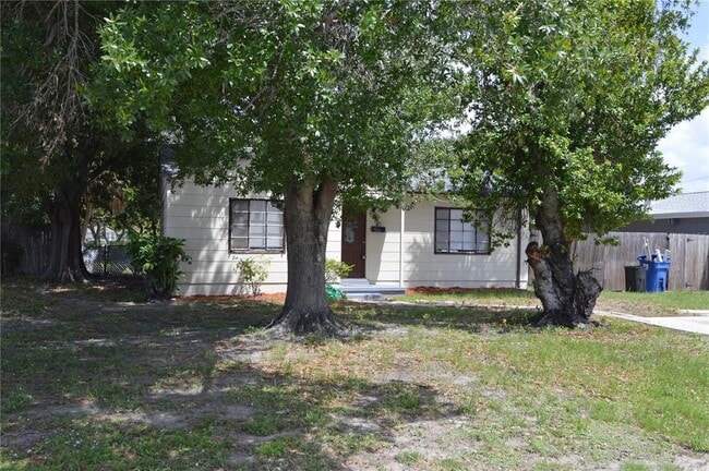 Photo - 1108 Winchester Rd N