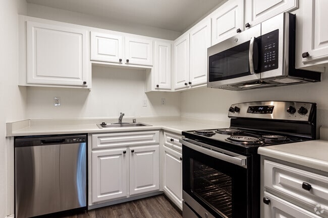 1BR, 1BA - 820SF - Quail Hill Apartments