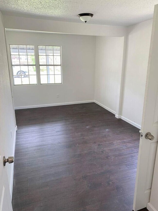 Photo - 303 Harlem St