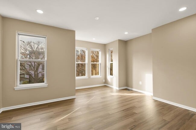 Photo - 1033 5th St NE