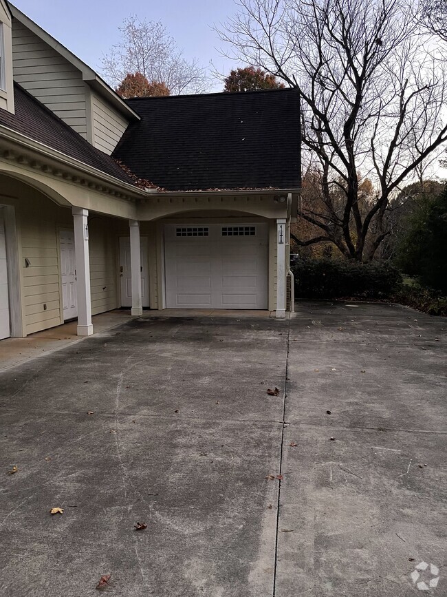 Building Photo - 137 Edgecombe Rd Unit Furnished and Utilities Rental