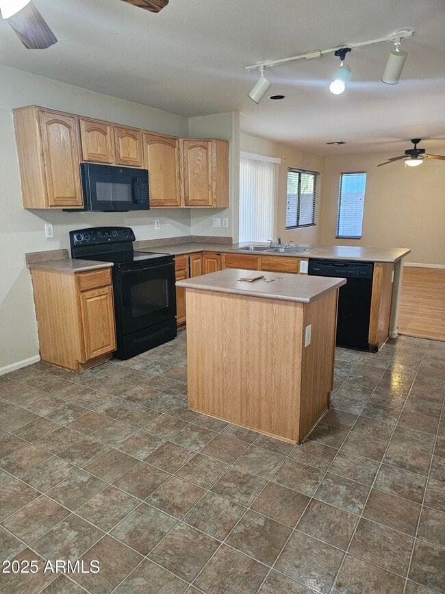 Photo - 16564 W Melvin St