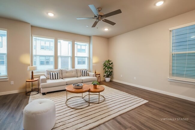 Photo - 18519 Centro Row