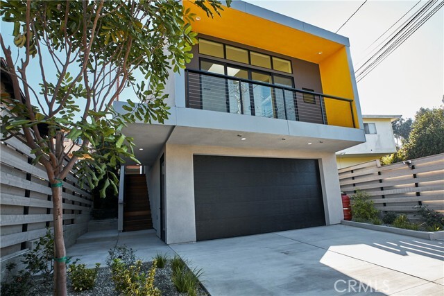 Photo - 929 E 68th St