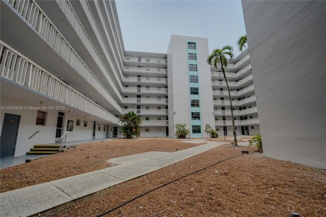 Building Photo - 15600 NW 7th Ave Unit 410-410 Rental