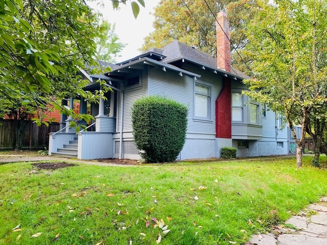 Building Photo - Charming 2 bed Bungalow