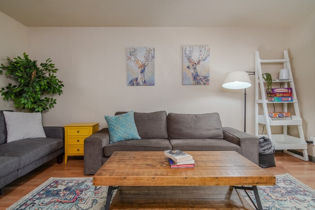 Building Photo - 312 S Nebraska St