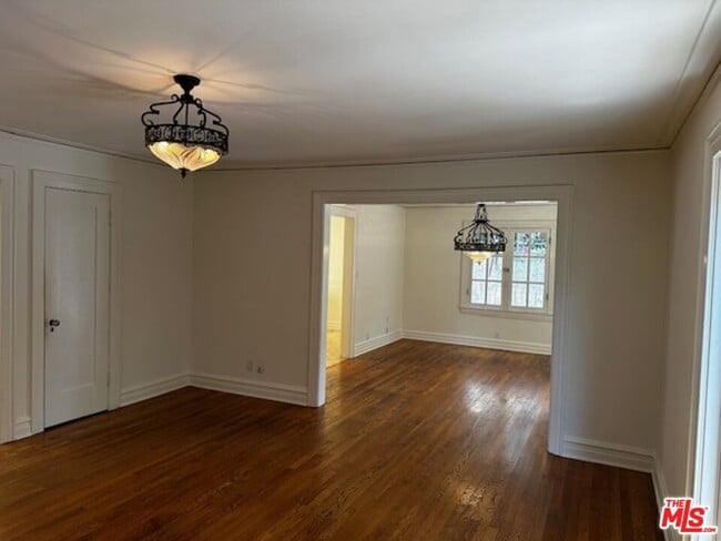 Photo - 2046-2046 Highland Ave