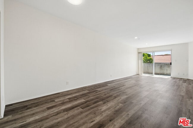 Photo - 870 S Crenshaw Blvd Unit 213