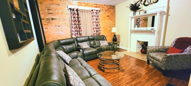 Living Room - 231 Fosdick St Casa