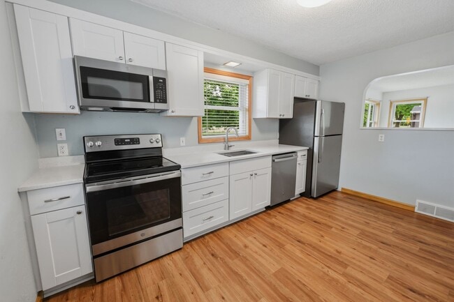 Photo - 3 Bedroom 1 Bath Home in St. Joseph!