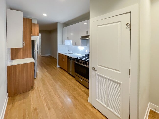Building Photo - 5553 N Magnolia Ave Unit 1E