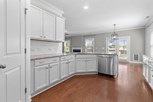 Photo - 4 Bedroom in Mimosa Bay with BONUS and BOAT ACCESS!