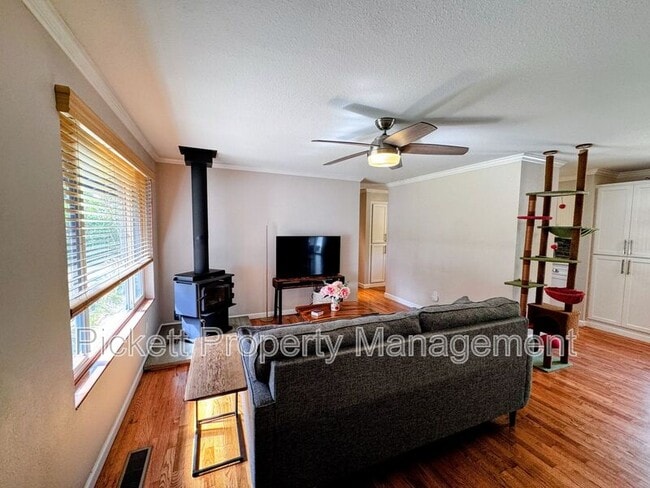 Photo - 2270 Madrona Dr SE