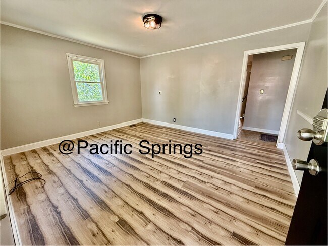 Living room - 927 S Church St