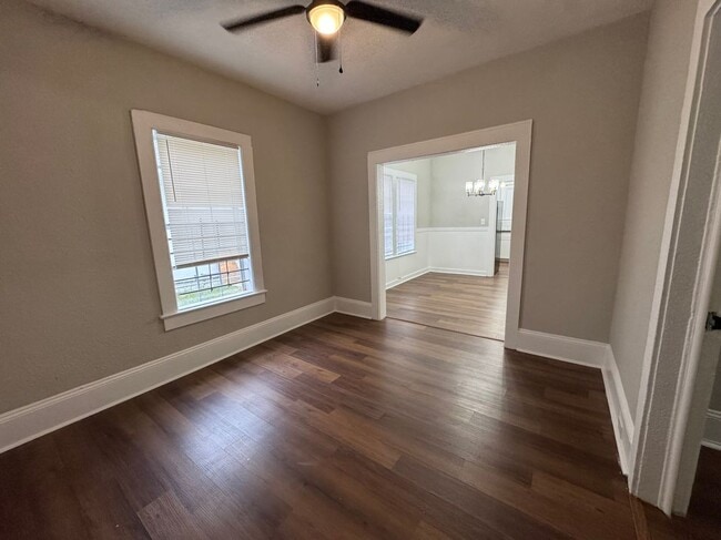 Photo - 1459 W 23rd St