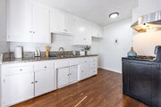 1BR, 1BA - 735SF - Kitchen