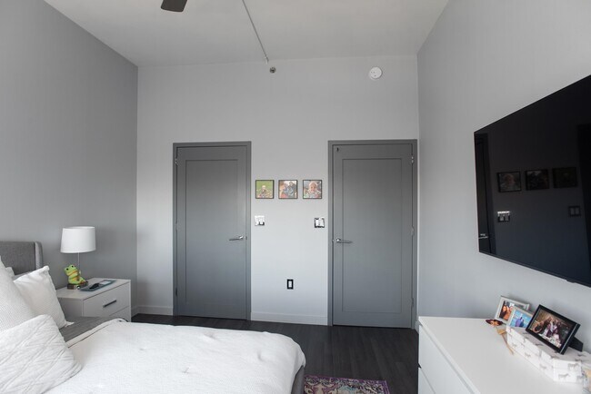 Photo - 102 CHRISTOPHER COLUMBUS Dr Unit 702