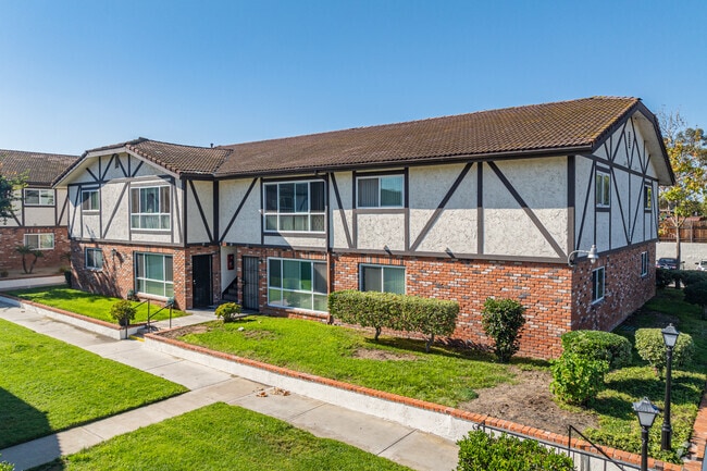 Building Photo - Windsor Heights