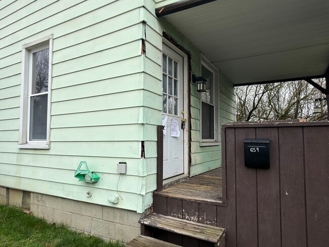 Photo - 659 Fisher Hill St