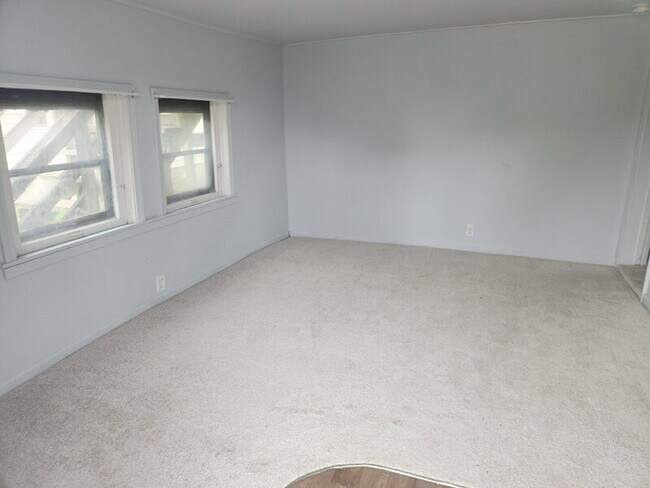 Photo - 2220 E Walnut St Unidad Apt 2