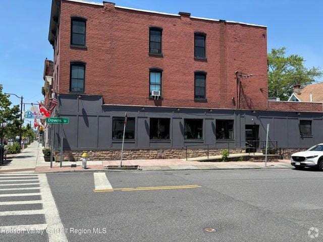 Building Photo - 666 Broadway Unit 3 Rental