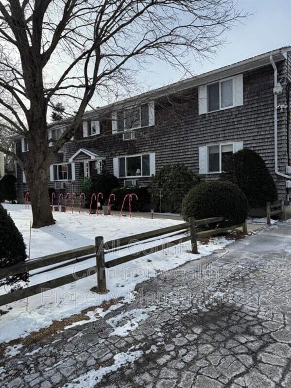 Building Photo - 55 Jefferson St Unit E