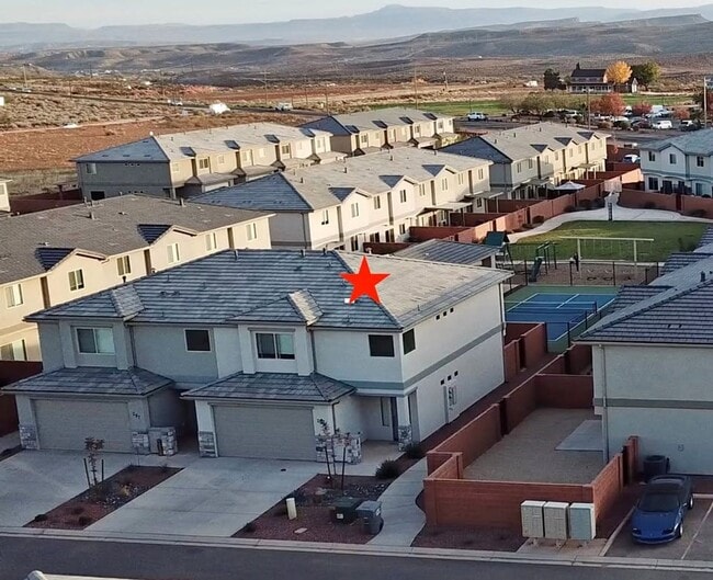 Building Photo - Three Bedroom Red Mountain Vista Town Home Unit 293