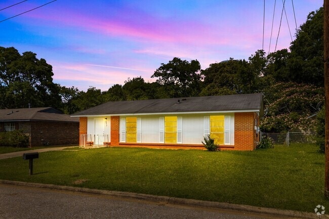Building Photo - Charming 3 Bedroom, 2 Bathroom house