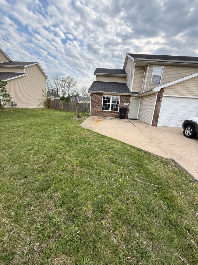 Building Photo - 1530 Citadel Dr Unit 1530