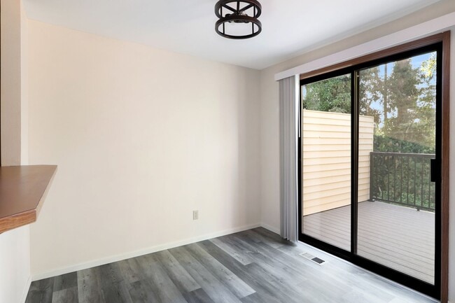 Photo - 3 Bed 2.5 Bath - Townhome - Close to Downtown